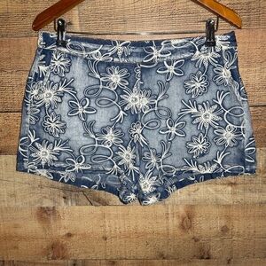 🌻 Mür Mür Embroidered Floral Denim Women's Shorts size Large Boho Anthropologie